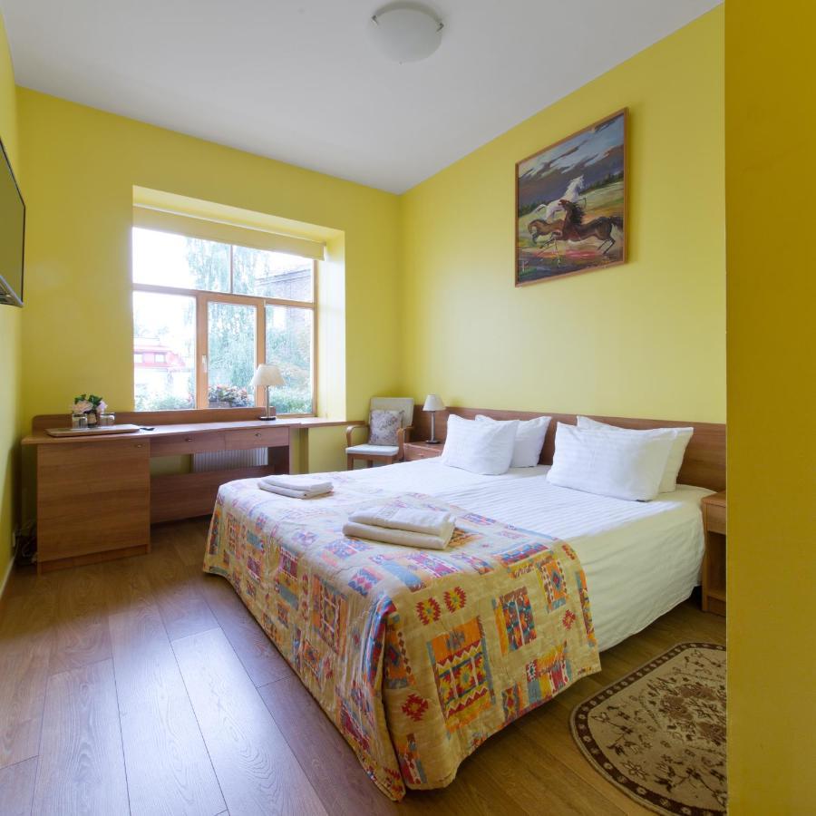In Astra Bed & Breakfast วิลนีอุส ภายนอก รูปภาพ